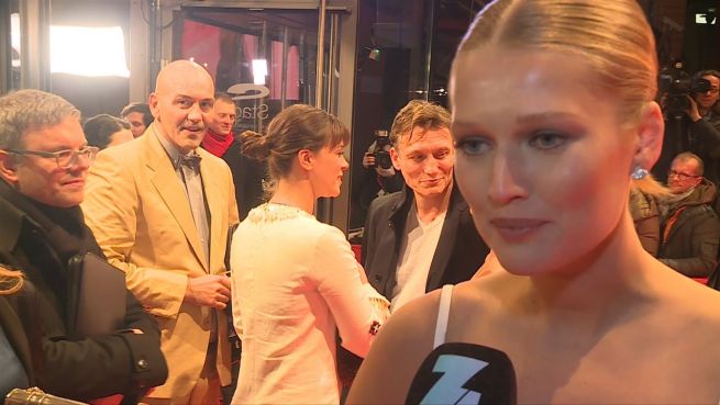 go to Richtiges Kleid oder Alkohol? Berlinale-Stars frieren